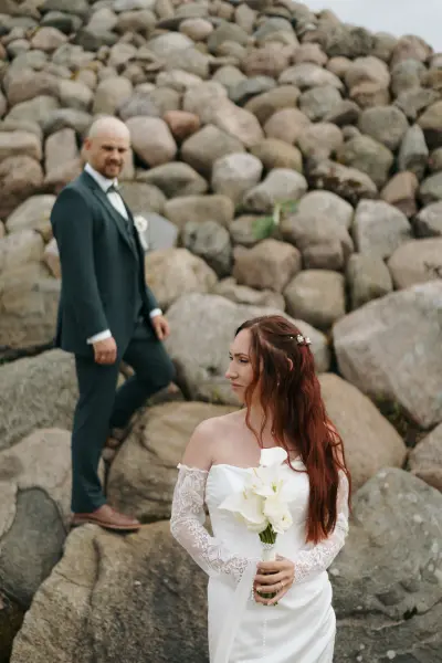 Kāzu ceremonija un fotosesija Likteņdārzā