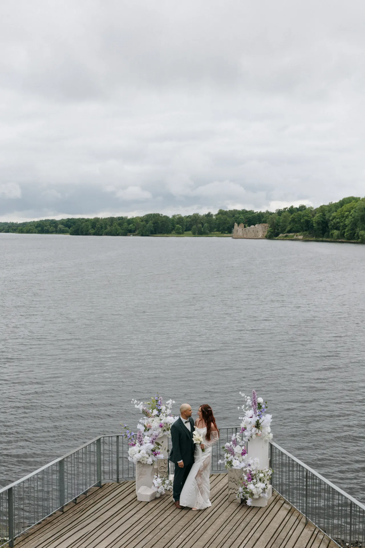 Kāzu ceremonija un fotosesija Likteņdārzā